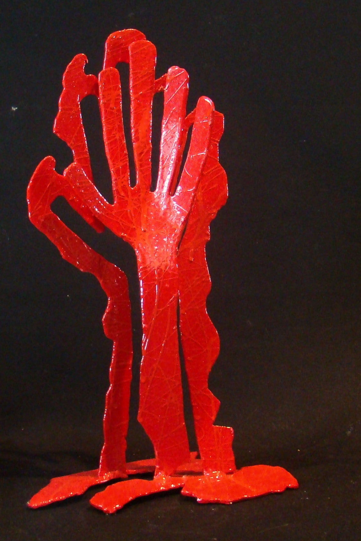 Sculpture pop art petit format rouge Tendre la main Rouge – MICHADU – 44 × 20 cm