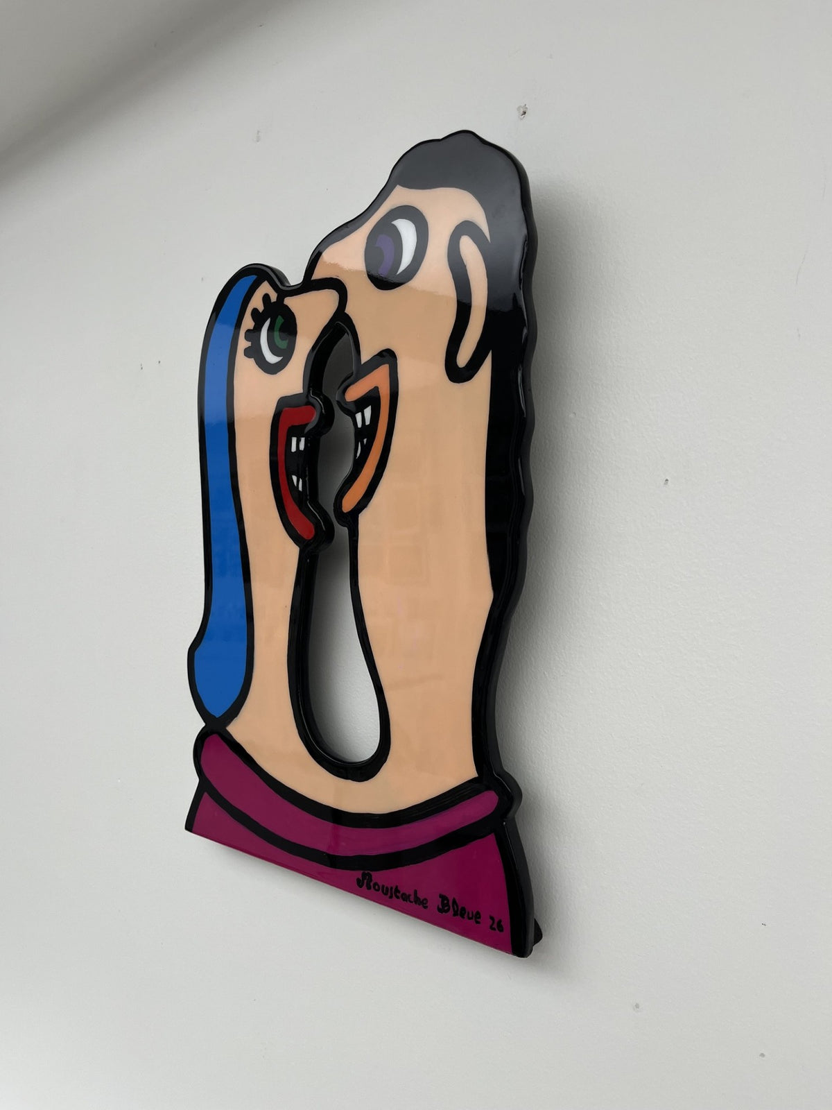 Sculpture Together, Better ! de MOUSTACHE BLEUE dans un intérieur – 25 × 38 cm