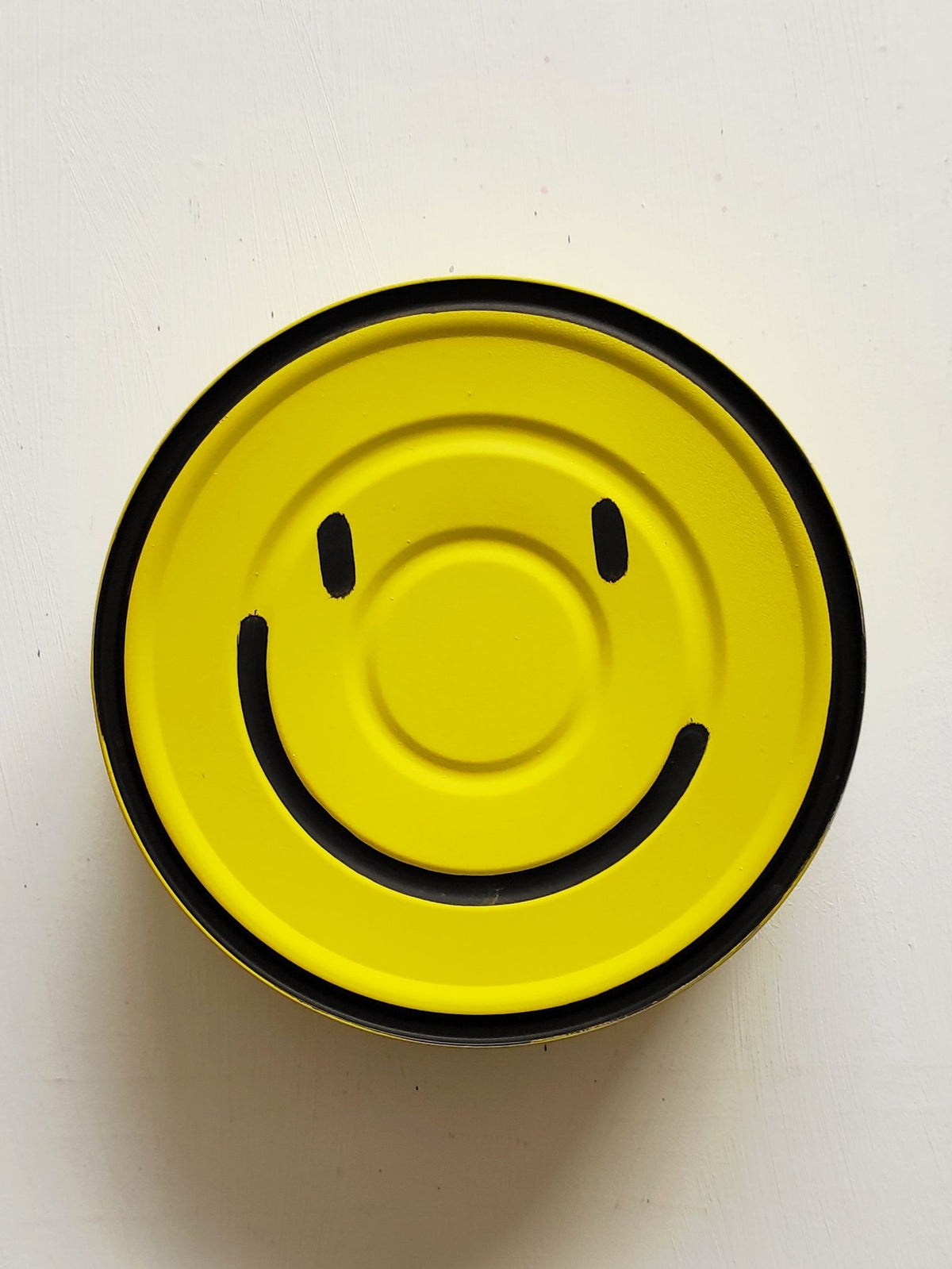 Sculpture street art petit format IN SMILE – ME LATA – 22 × 22 cm