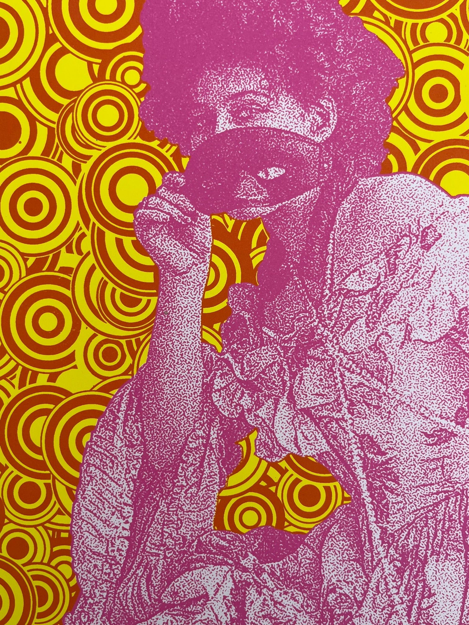 Serigraphie THE MASQUERADE 2012 de CHUCK SPERRY dans un intérieur – 57 × 43 cm