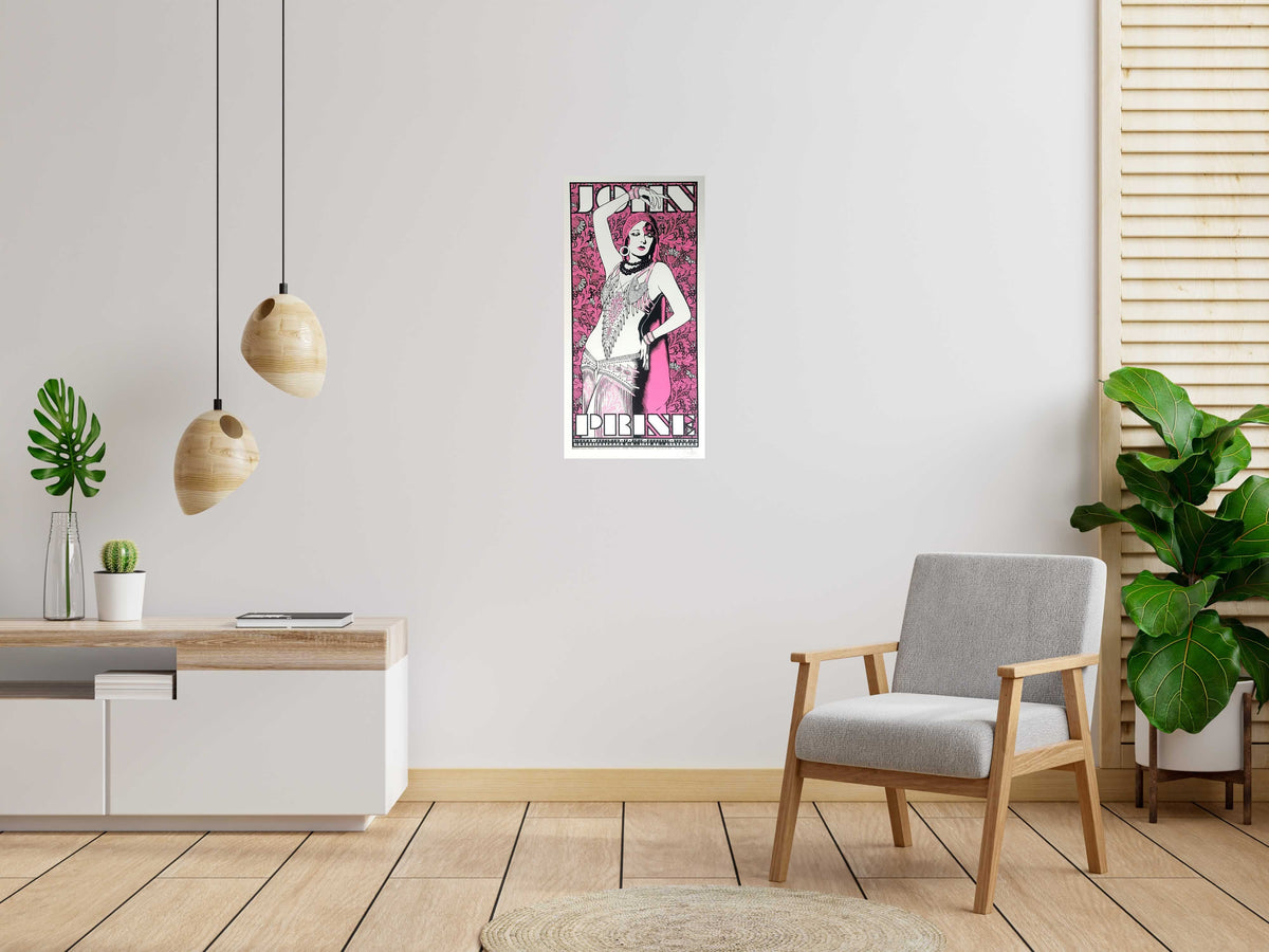 Serigraphie JOHN PRINE test rose de CHUCK SPERRY dans un intérieur – 44 × 89 cm