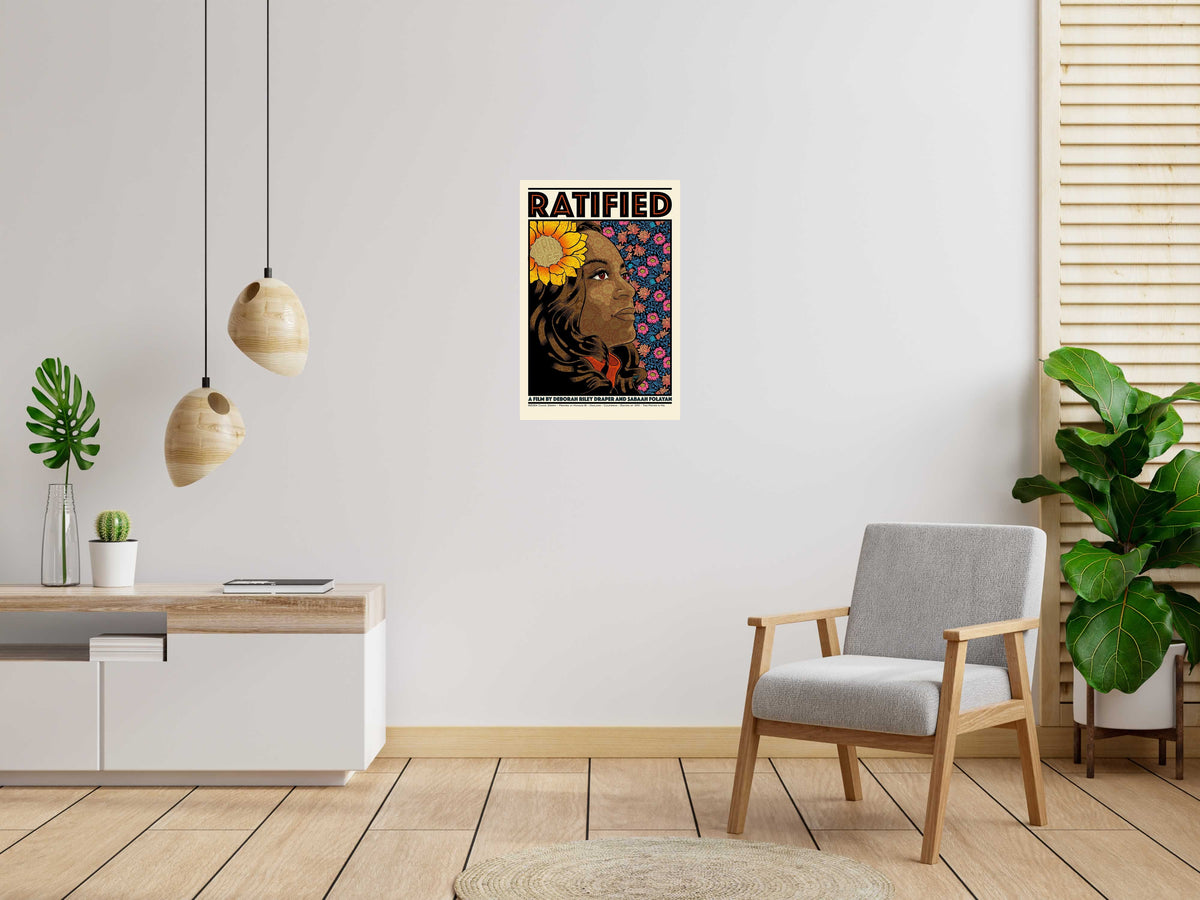 Serigraphie RATIFIED AP de CHUCK SPERRY dans un intérieur – 53 × 80 cm