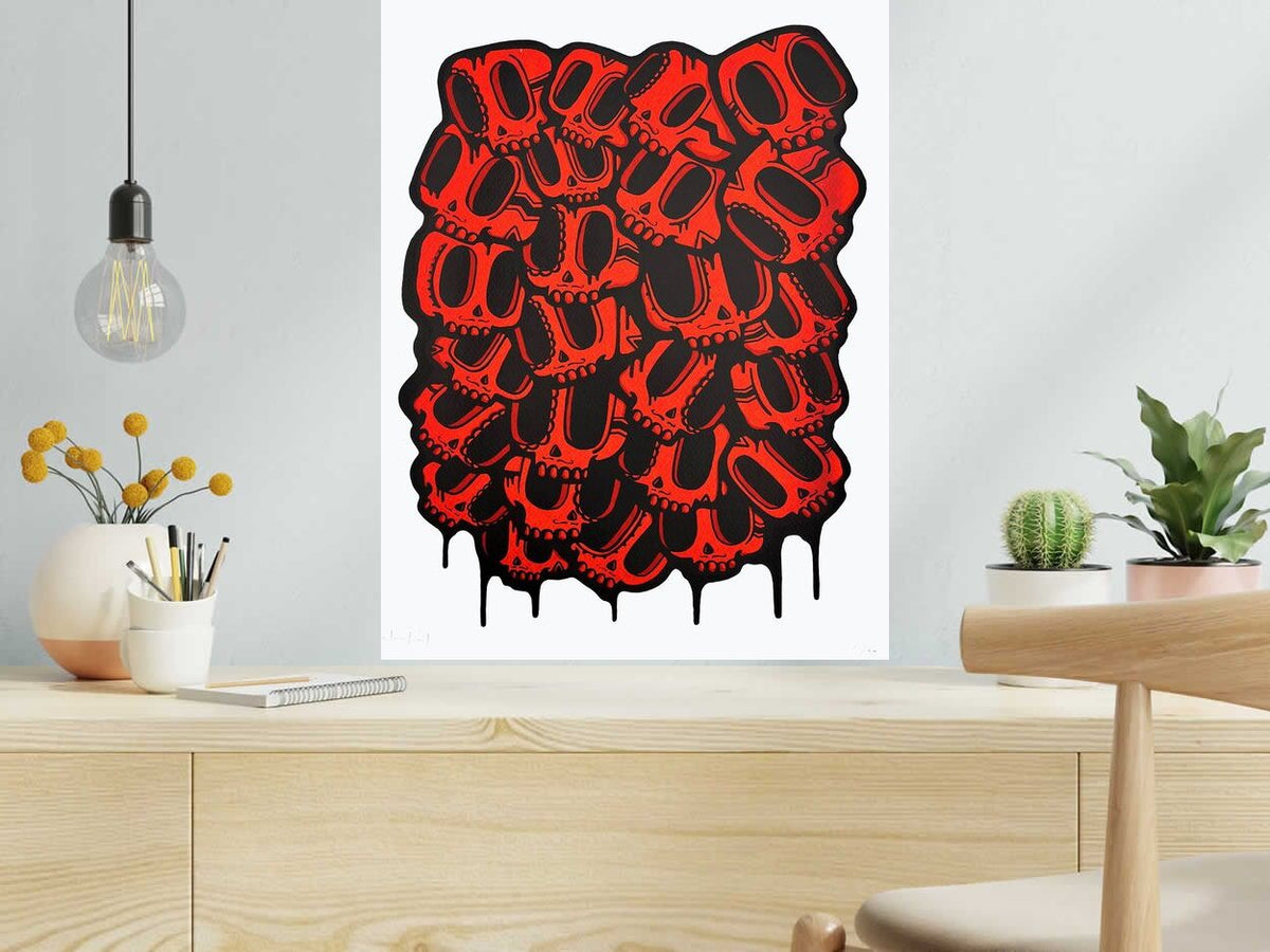 Serigraphie Dia de Muertos rouge de NININ dans un intérieur – 50 × 65 cm