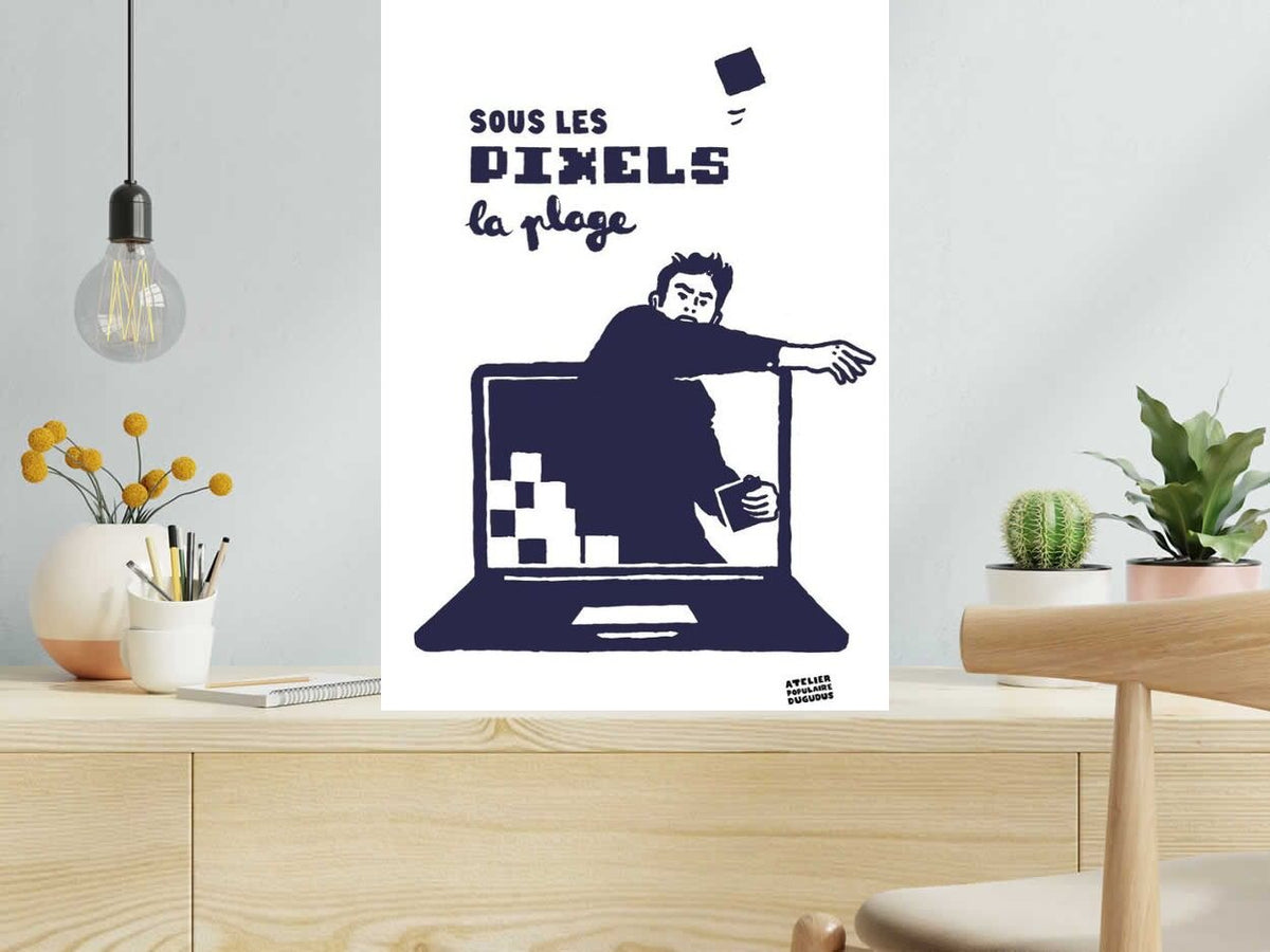 Serigraphie SOUS LES PIXELS LA PLAGE de DUGUDUS dans un intérieur – 50 × 70 cm
