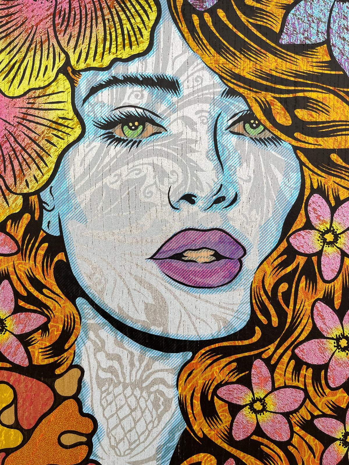 Serigraphie HELENA wood panel AP de CHUCK SPERRY dans un intérieur – 50 × 77 cm