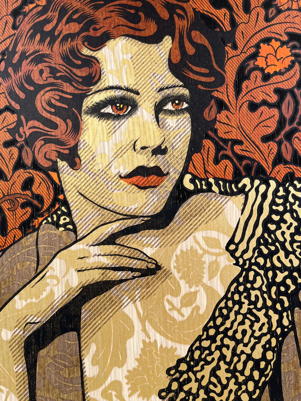 Serigraphie PSEUDEA wood panel de CHUCK SPERRY dans un intérieur – 52 × 81 cm