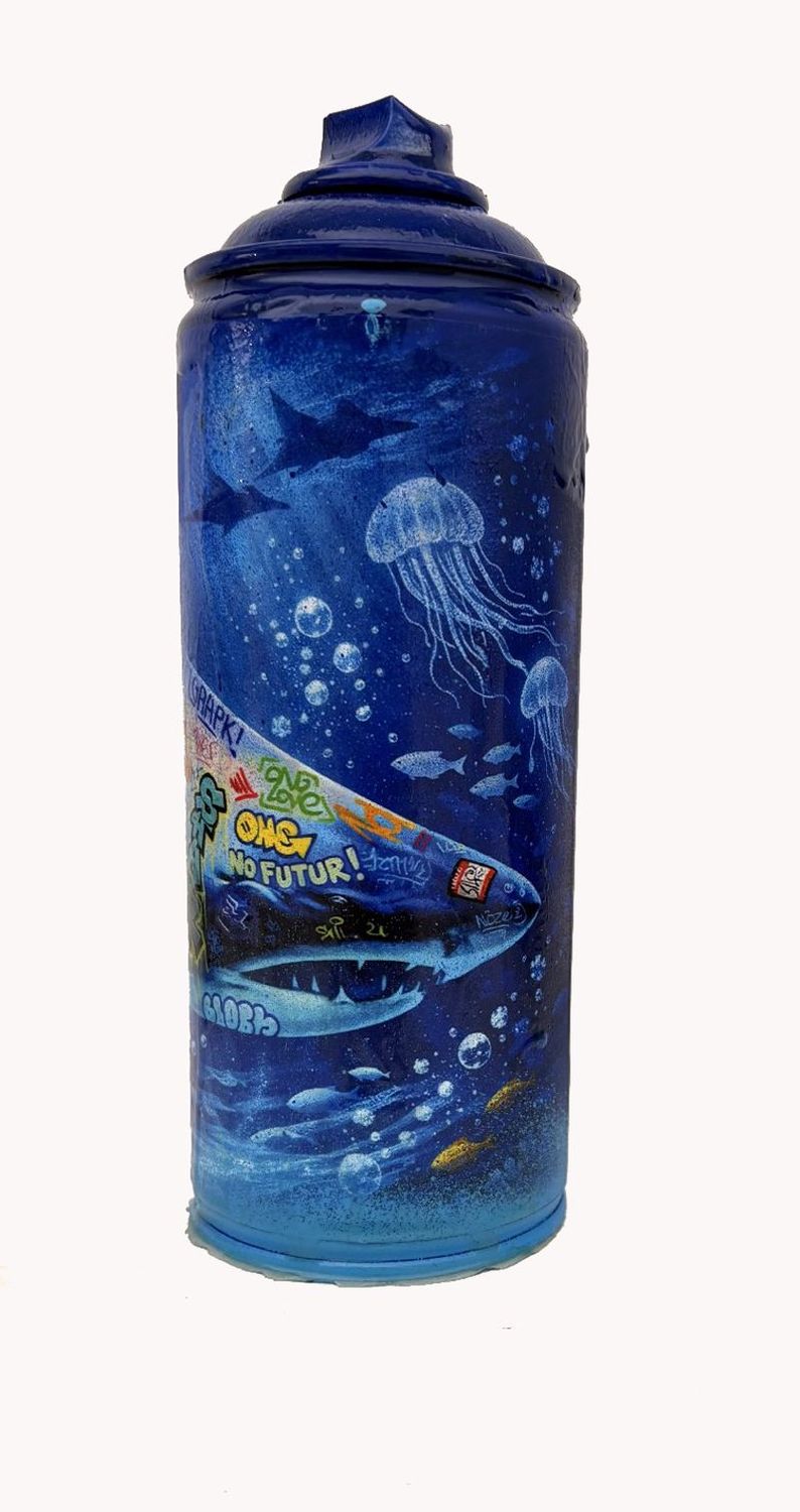 Sculpture de BLACH a pour titre  Mini Bombe shark style street art dim : BLACHprix:50
