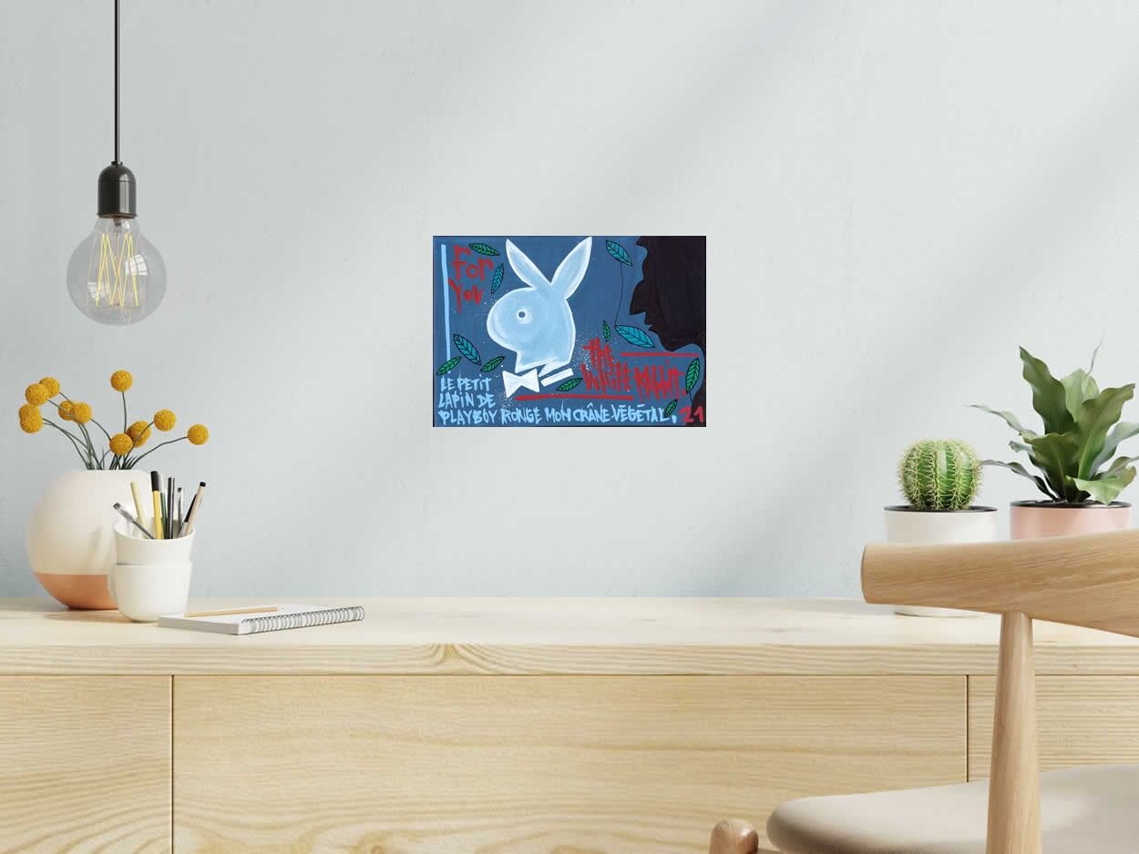 Tableau The White Rabbit de TAREK dans un intérieur – 30 × 21 cm