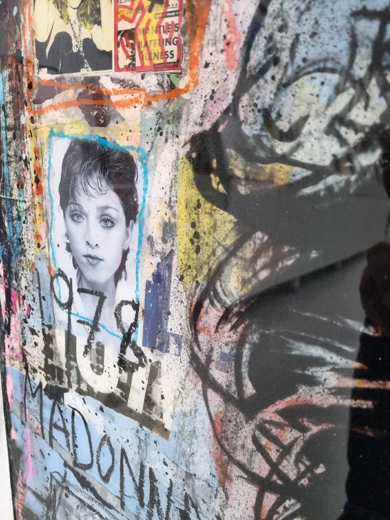 Tableau de THIERRY RASINE a pour titre  I'm not ashamed Madonna style street pop art, street art dim : THIERRY RASINEprix:1200
