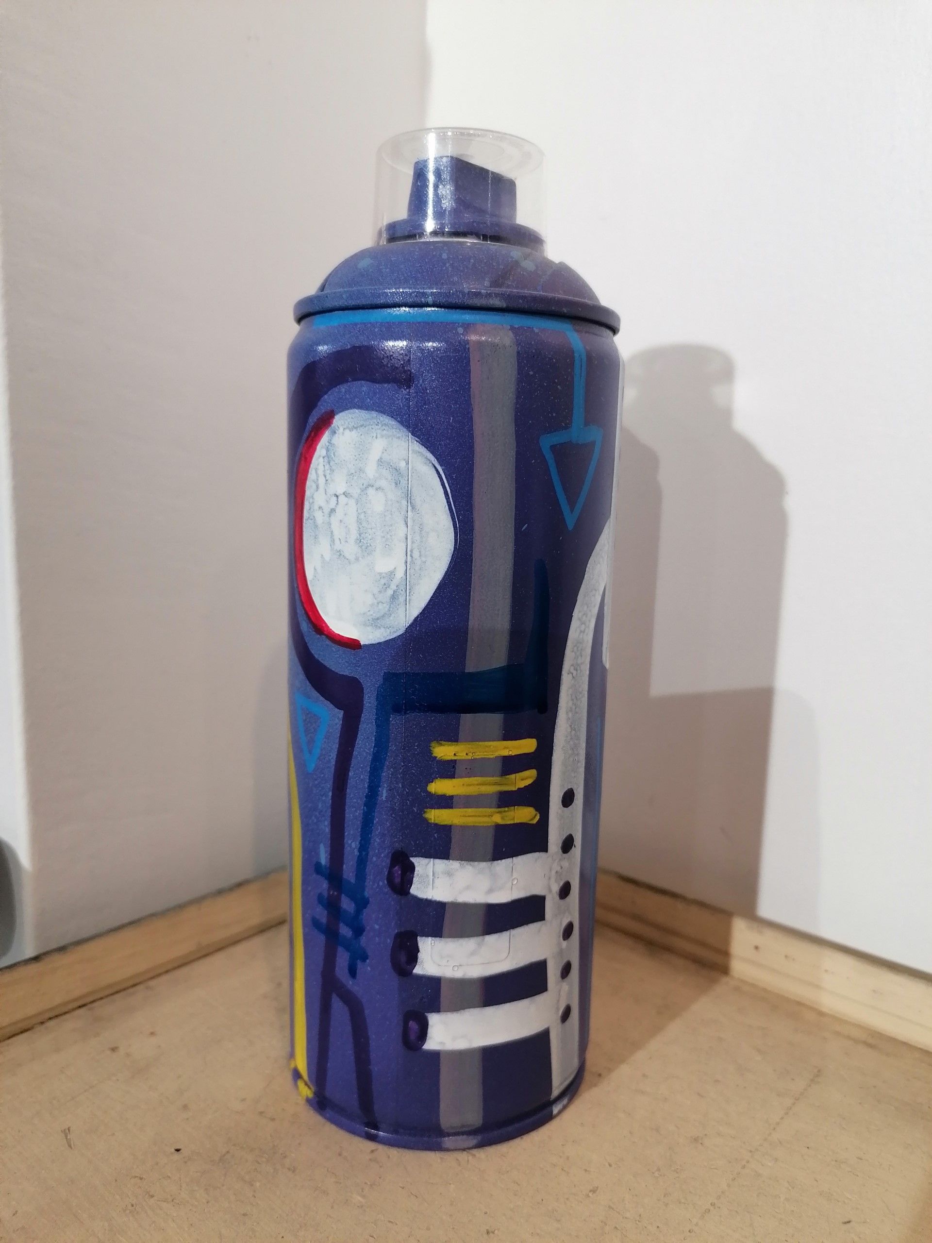 Sculpture de TAREK a pour titre  PURPLE COMPOSITION style street pop art dim : TAREKprix:60