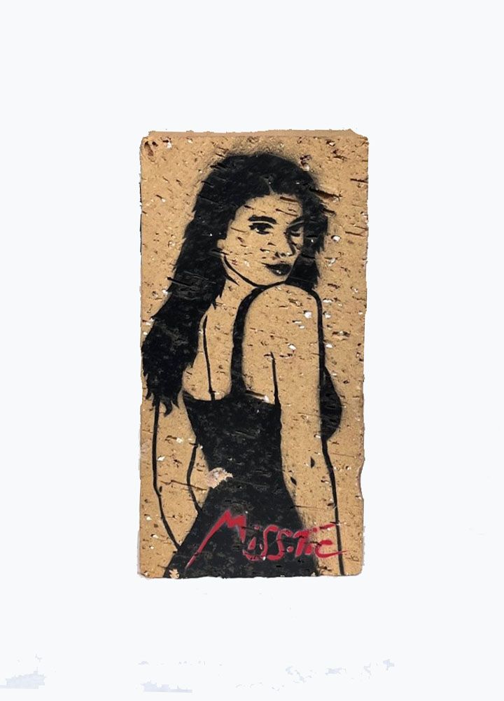 Sculpture de MISS TIC a pour titre  DES MAXIMES À LAVER LE TEMPS Y PASSE style street pop art dim : MISS TICprix: