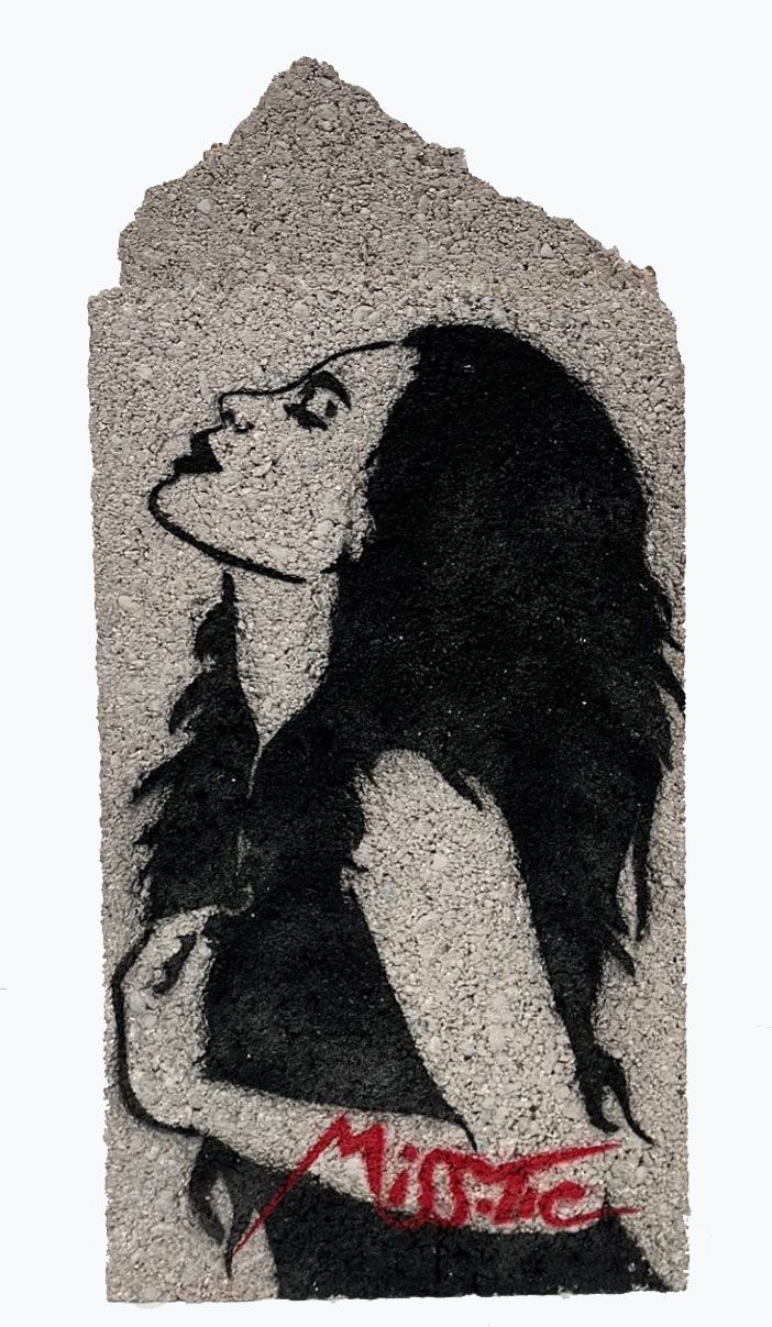 Sculpture de MISS TIC a pour titre  POUR LE MEILLEUR ET POUR LE RIRE style street pop art dim : MISS TICprix:
