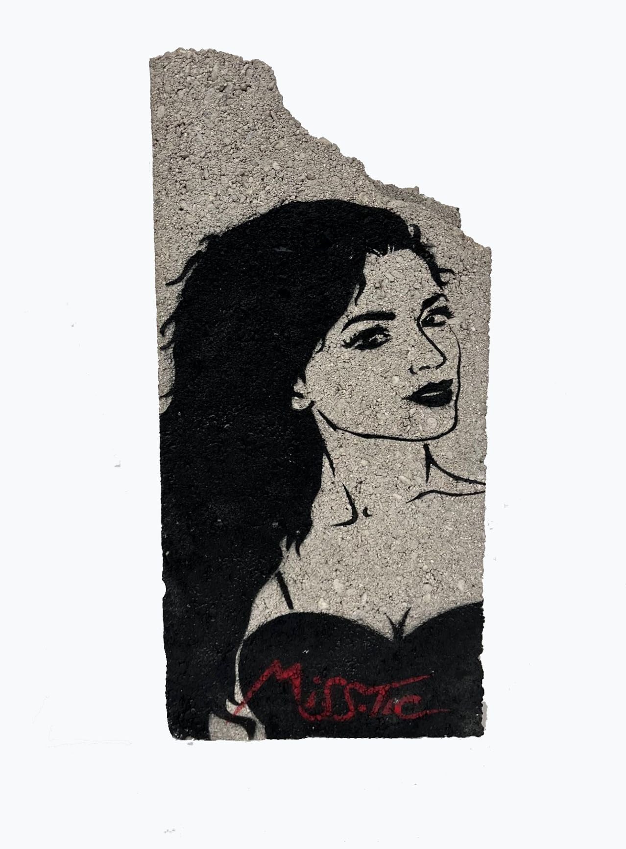 Sculpture de MISS TIC a pour titre  DETRUIRE CE QUI NOUS DETRUIT style street pop art dim : MISS TICprix: