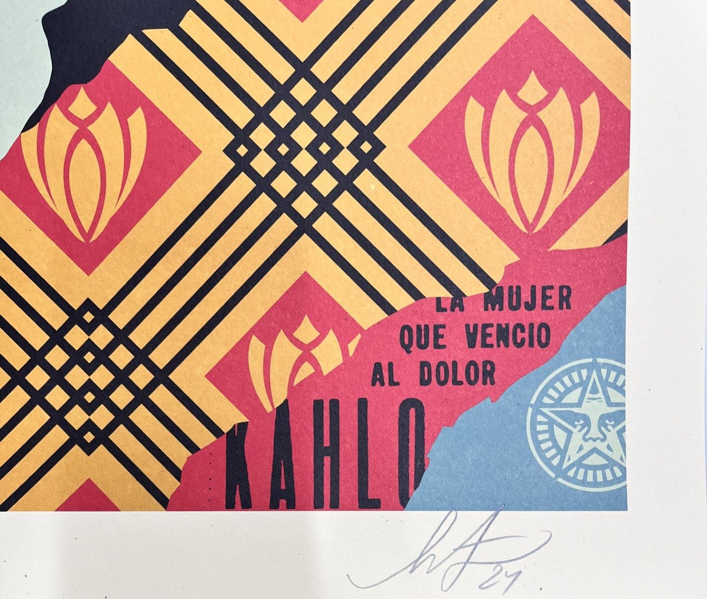 Editions d'art de OBEY : SHEPARD FAIREY  a pour titre  Frida style street pop art dim : OBEY : SHEPARD FAIREY prix:100