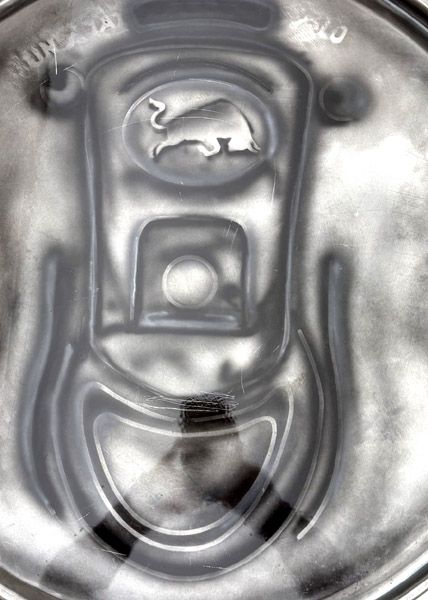 Sculpture de JUG a pour titre  Baril Red Bull style street pop art dim : JUGprix:1000
