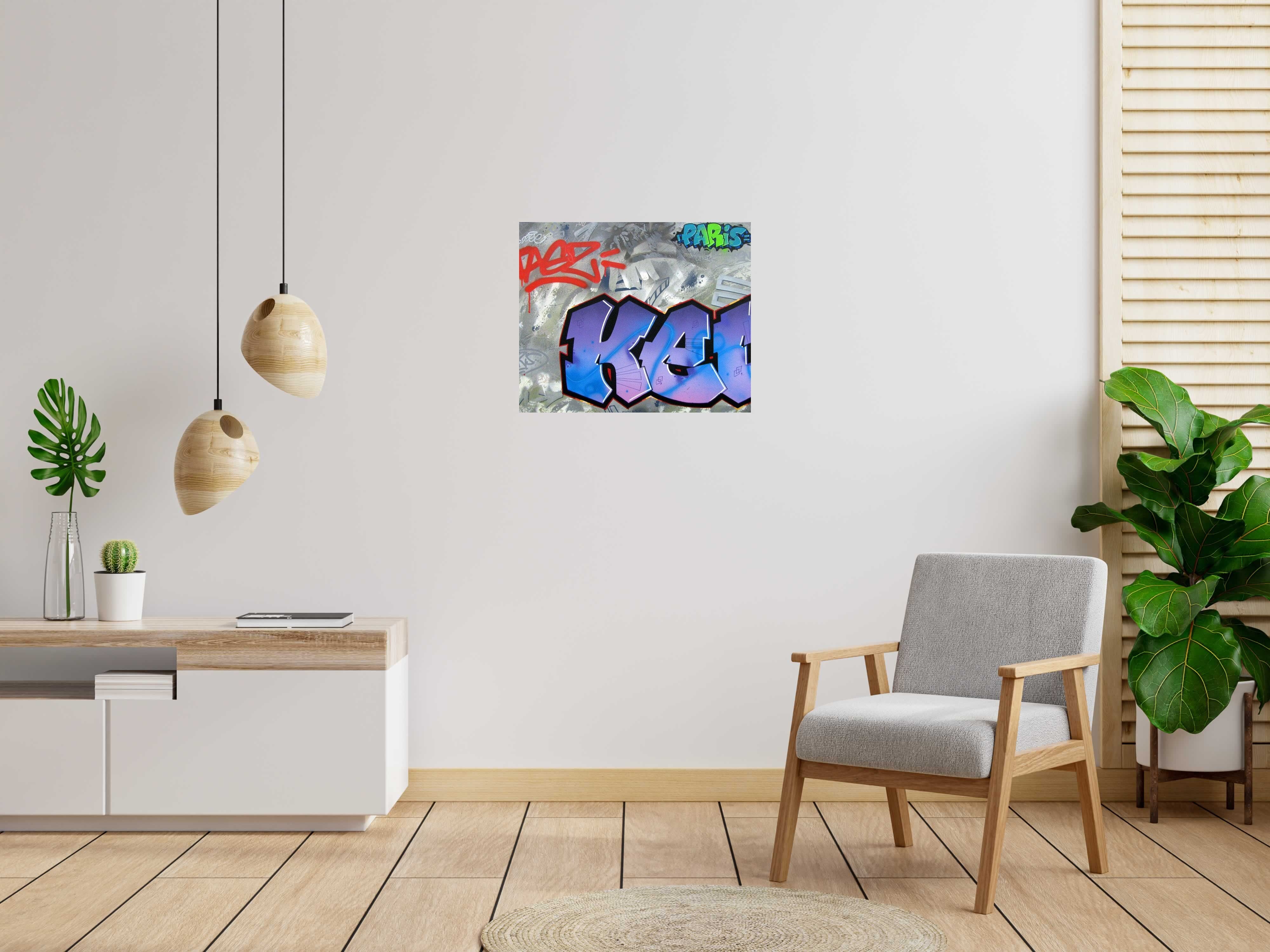 Toile TAGZ GREY de KENY dans un intérieur – 60 × 73 cm