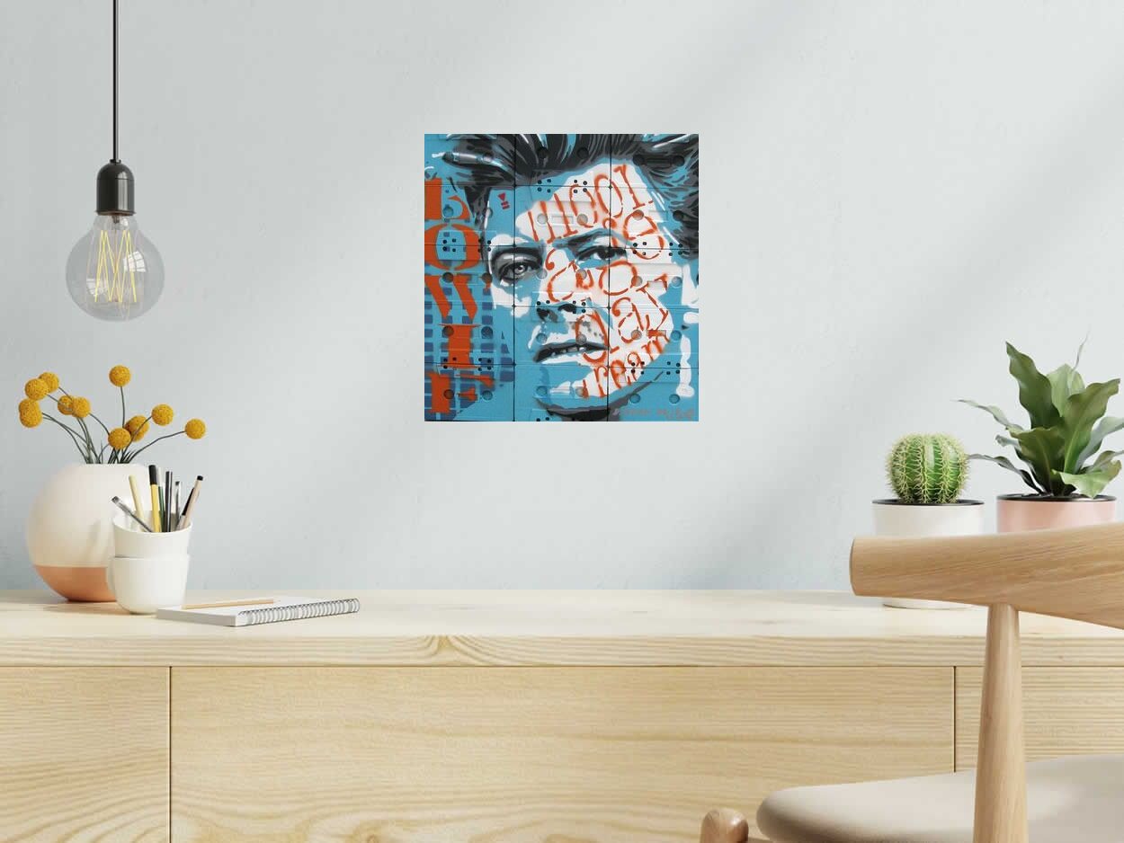 Toile Bowie : MOONAGE DAY DREAM de MR MELODY dans un intérieur – 30 × 32 cm